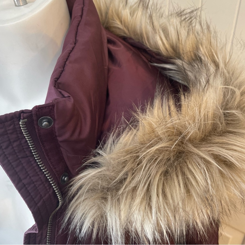 Abercrombie & Fitch Burgundy Puffer Jacket with Faux Fur Hood NWT - Picture 4 of 8